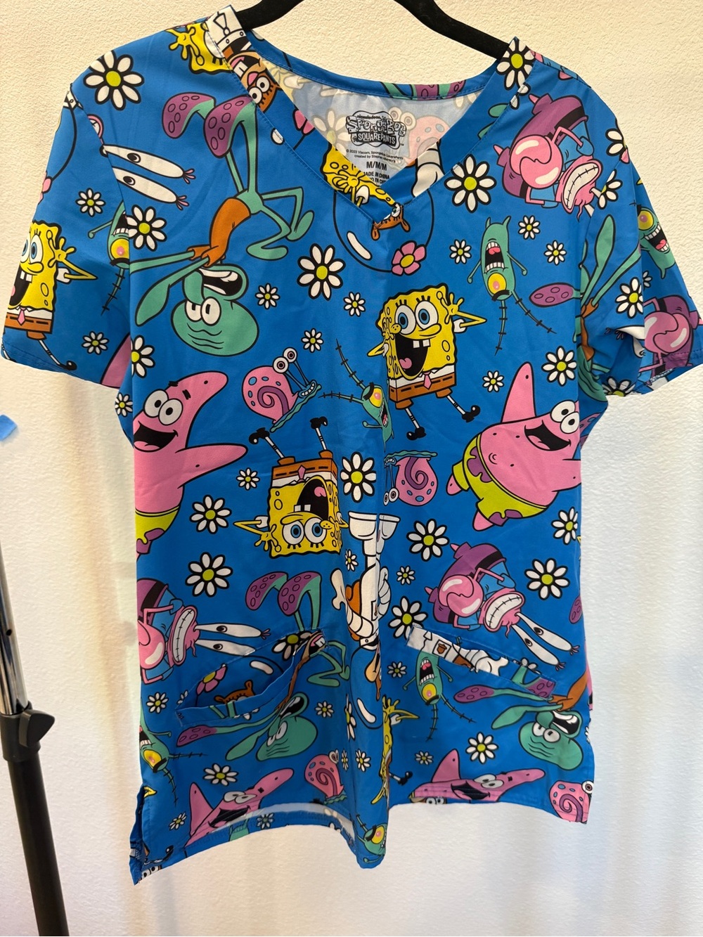 Nickelodeon SpongeBob Multicolor Print scrub Top Patrick squidward w pockets